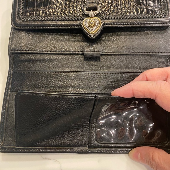 ☀️Host Pick☀️ EUC Brighton Black Leather & Croc Embossed Shoulder WOC - Picture 8 of 15